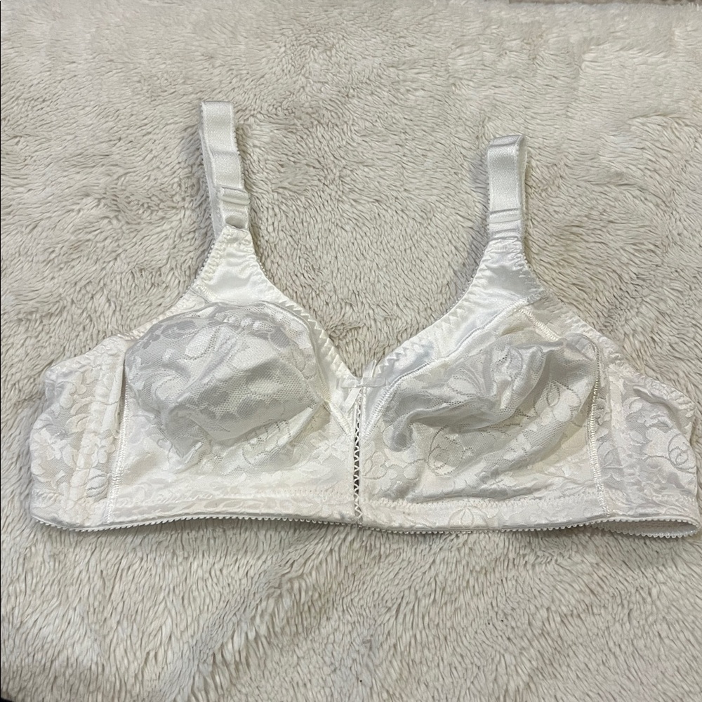 Bali white lace bra size B 38/85 wireless